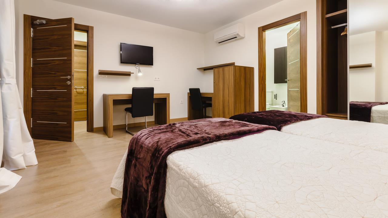 Twin Room Private Bathroom